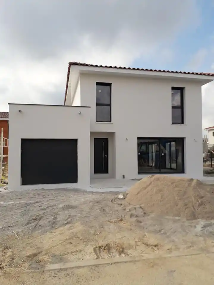 construction-maison-individuelle-avec-garage